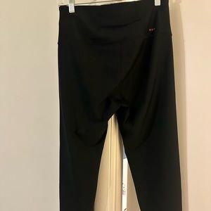 Saucony Women’s Compression Leggings size XL - never worn!!